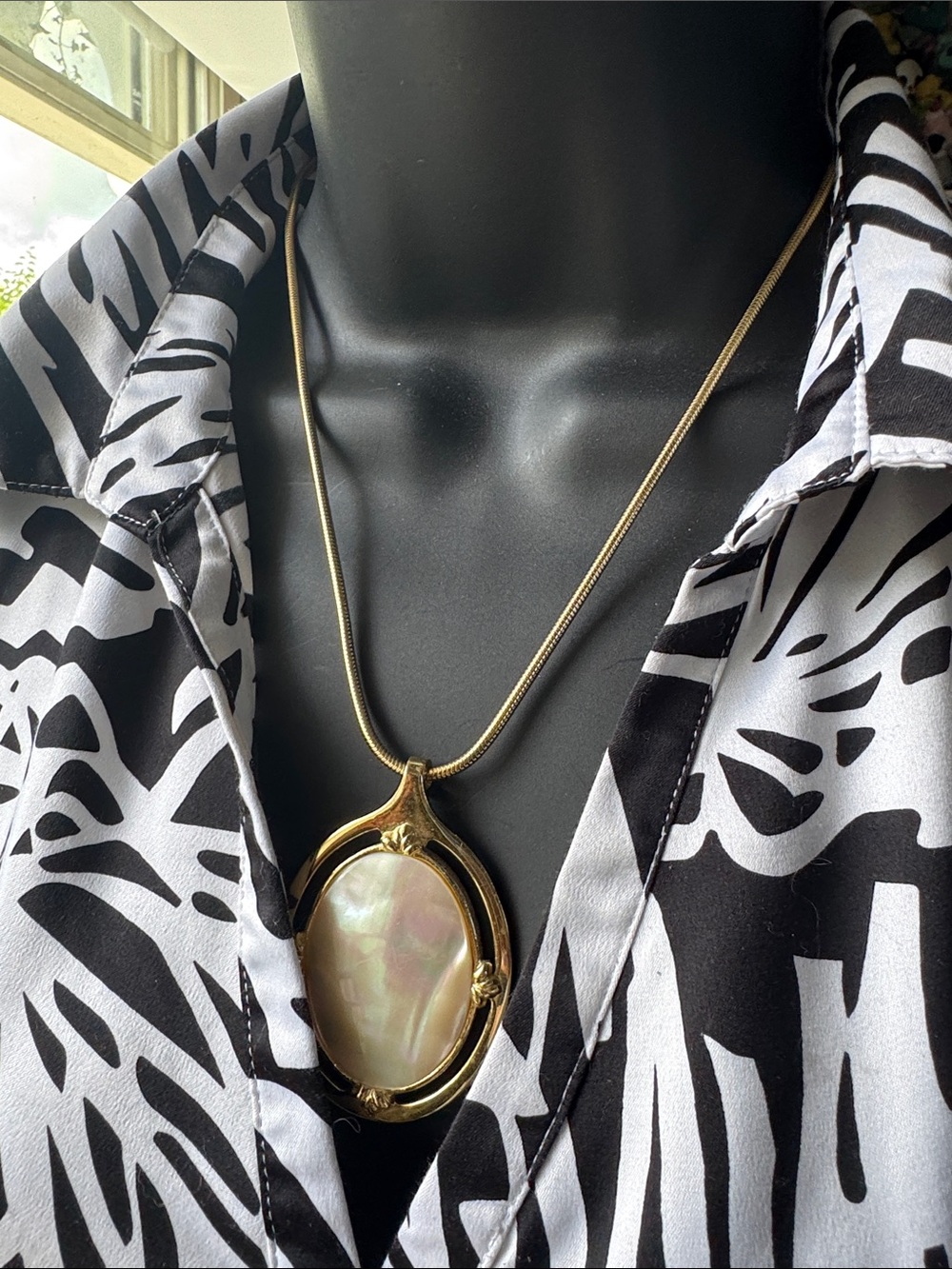 Gold Mother-of-Pearl Style Pendant Necklace - Classic Elegant Look